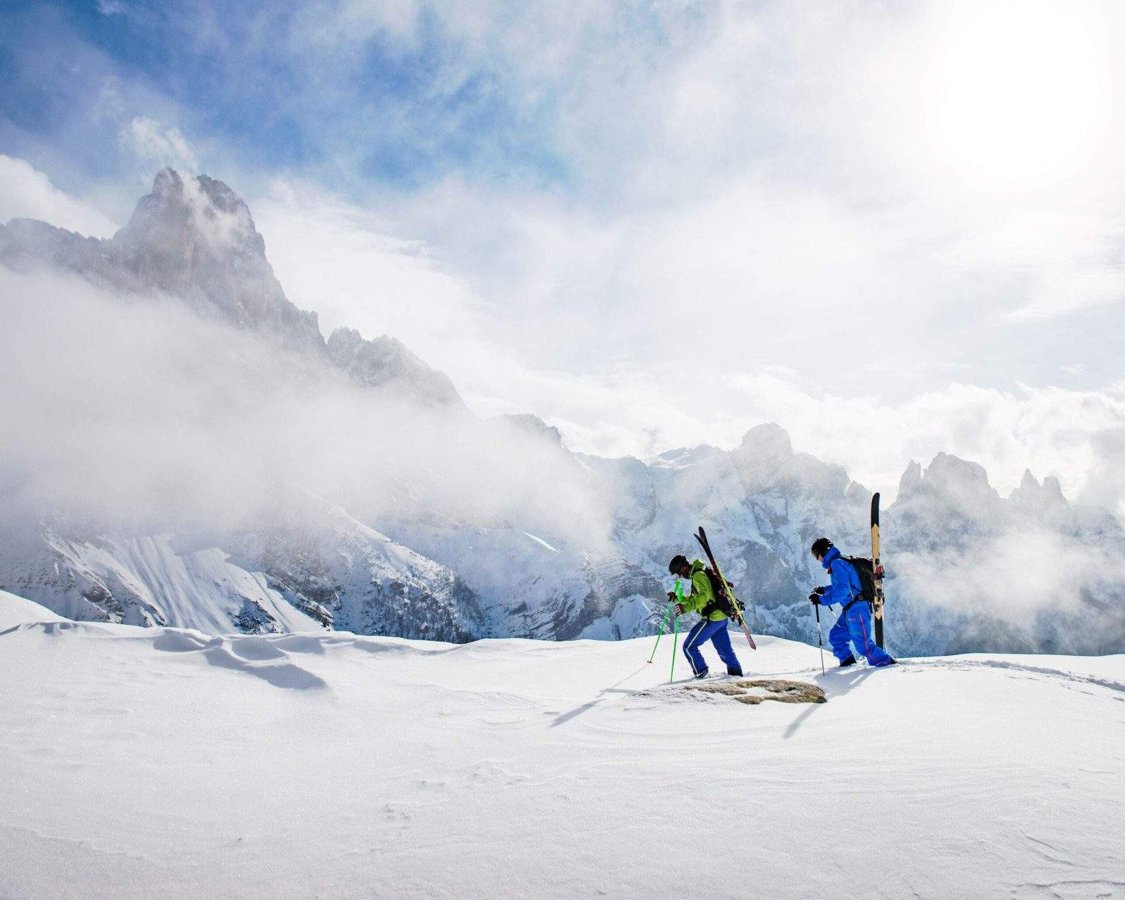 Skiers on snowy plateau