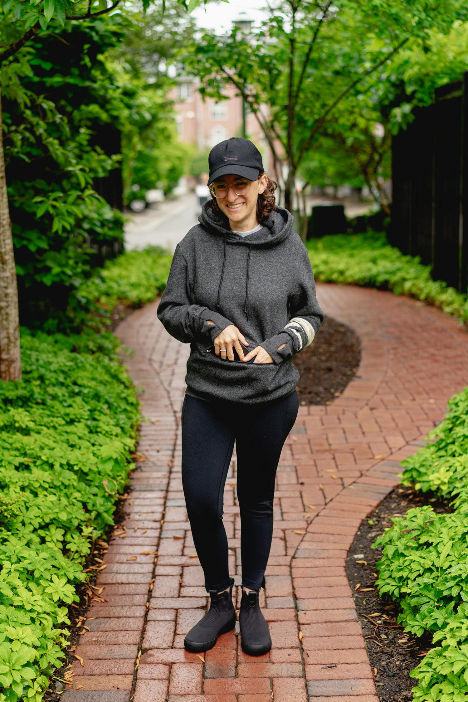 Icons representing features of Vessi shoes: waterproof, lightweight, breathable, comfortable, stylish.