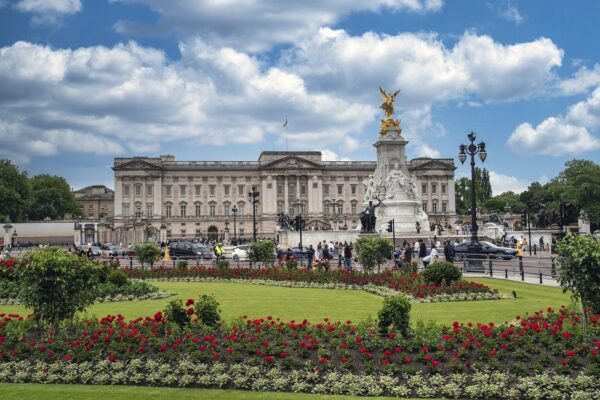 cloudy skies in London for First Time Visitors