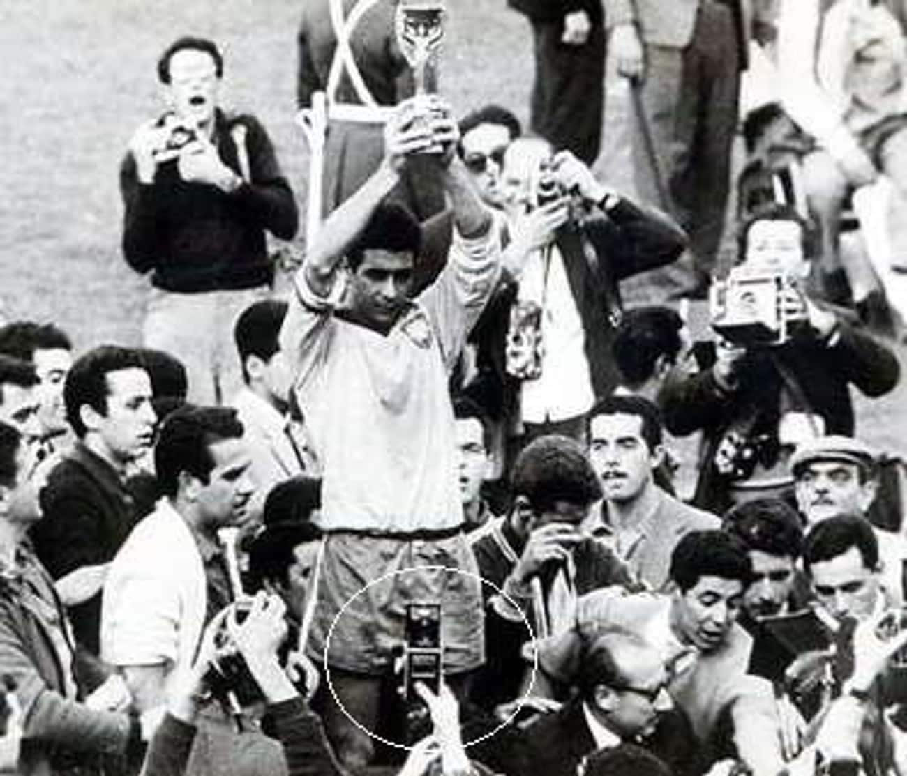 Spectator at the 1962 World Cup appearing to hold a cell phone, a purported time travel pic