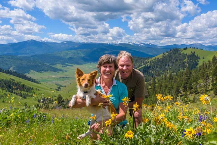 Full-time RVers with puppy living nomadic lifestyle and traveling in Montana