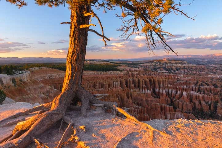 Sunset travel stories at Bryce Canyon National Park nomadic living-min