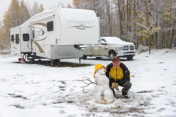 RV living in a nomadic lifestyle during in a Colorado snowstorm_-min