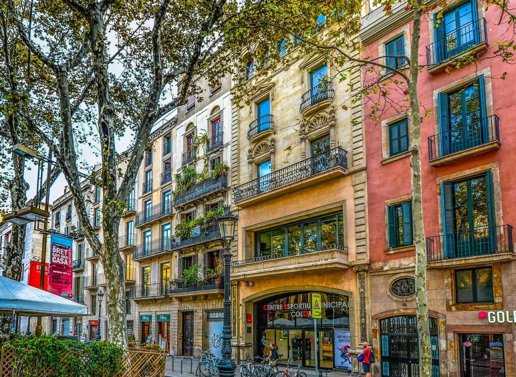 Las Ramblas in Barcelona, a beautiful but crowded tourist street, notorious for pickpockets and a key area for travel warnings in cruise ports.