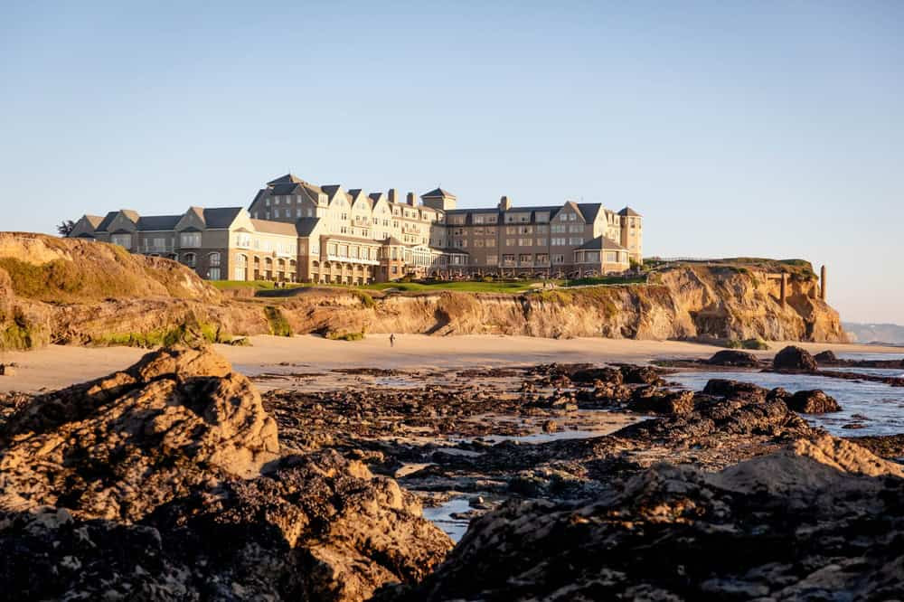 Luxury hotel in Half Moon Bay, California, offering a perfect summer retreat