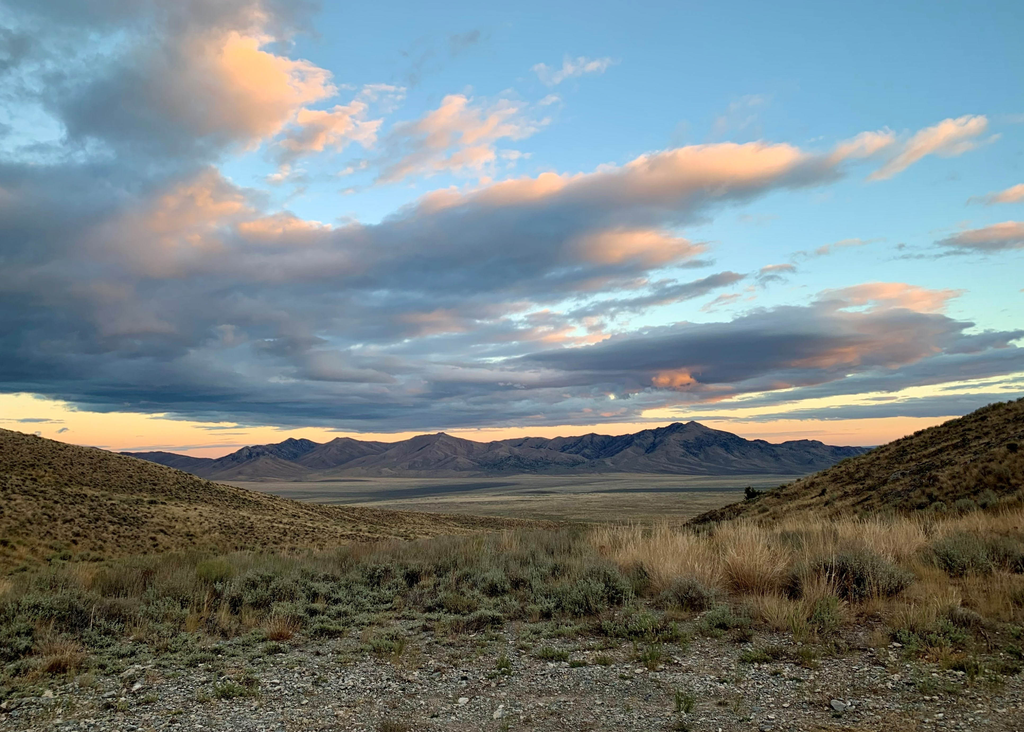 Idaho sunset over mountains