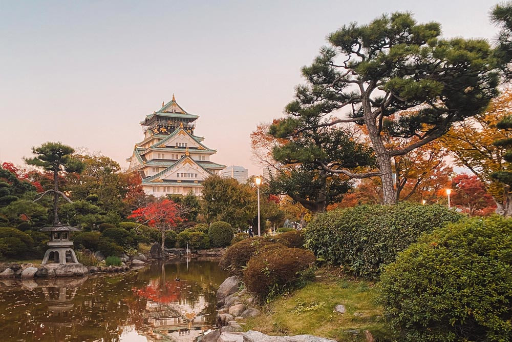 osaka castle at dusk