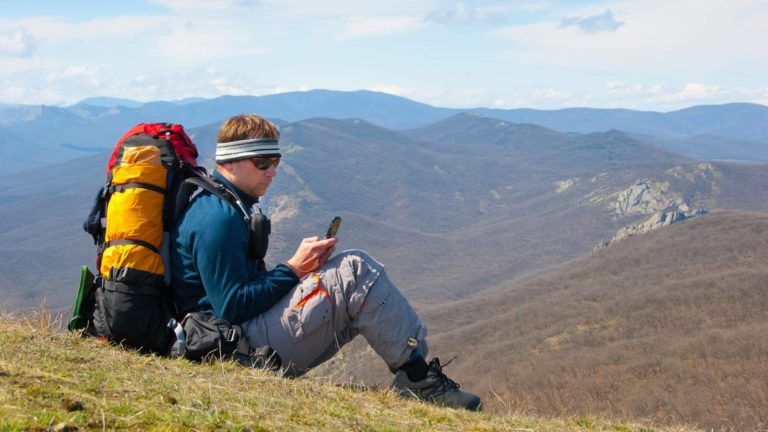 solo backpacker male depositphotos