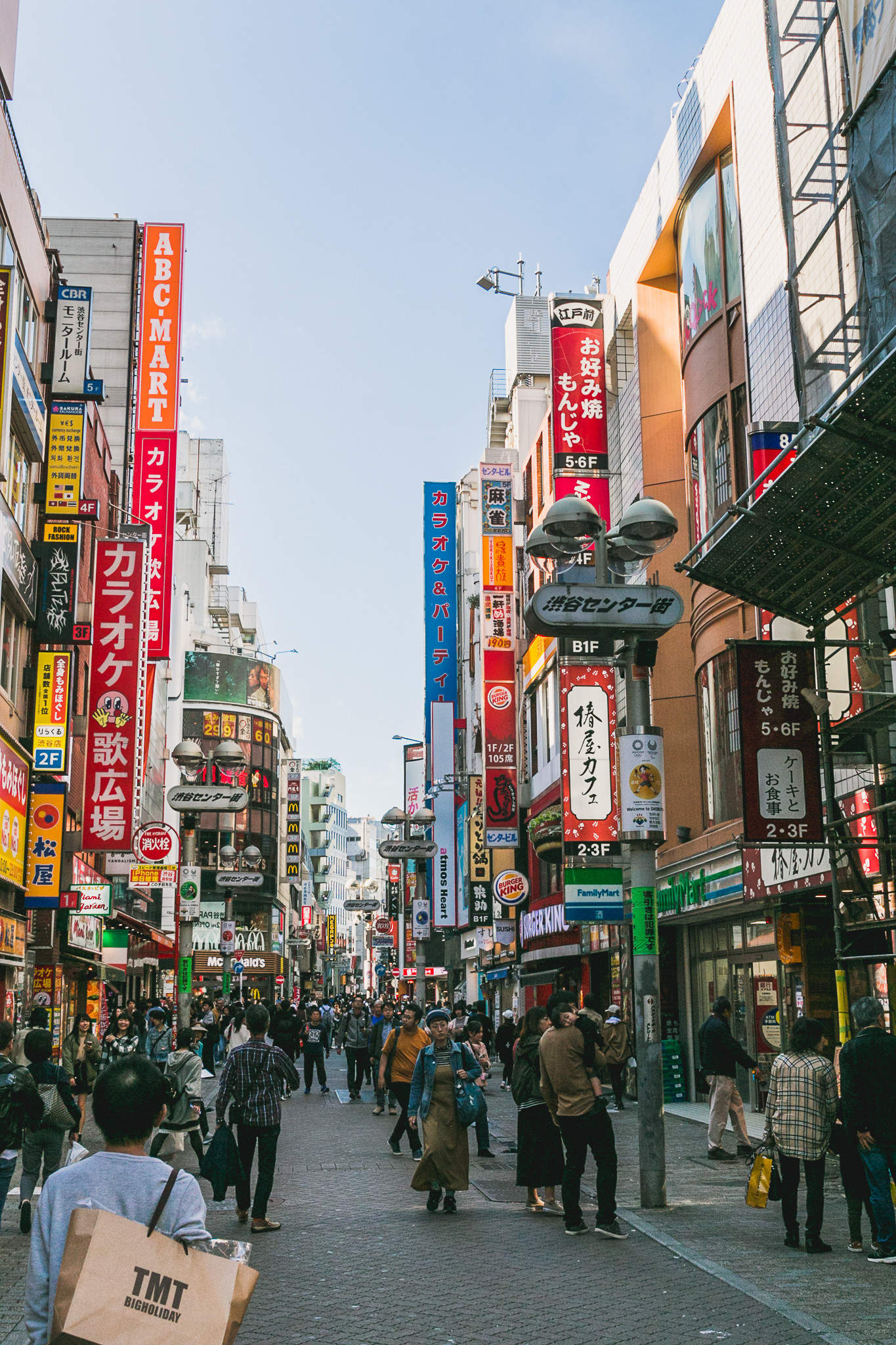 A vibrant street scene in Tokyo at night, showcasing neon signs and bustling pedestrian traffic, embodying the city's dynamic and energetic atmosphere.