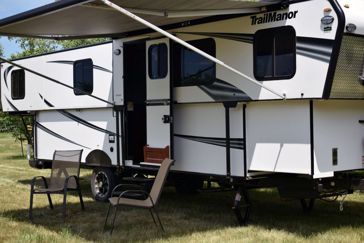 TrailManor 3124 pop-up camper