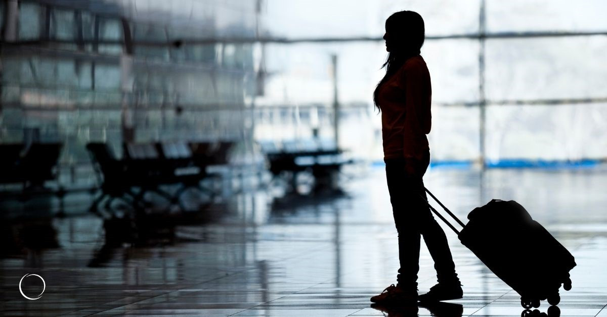 woman experiencing leg pain while traveling