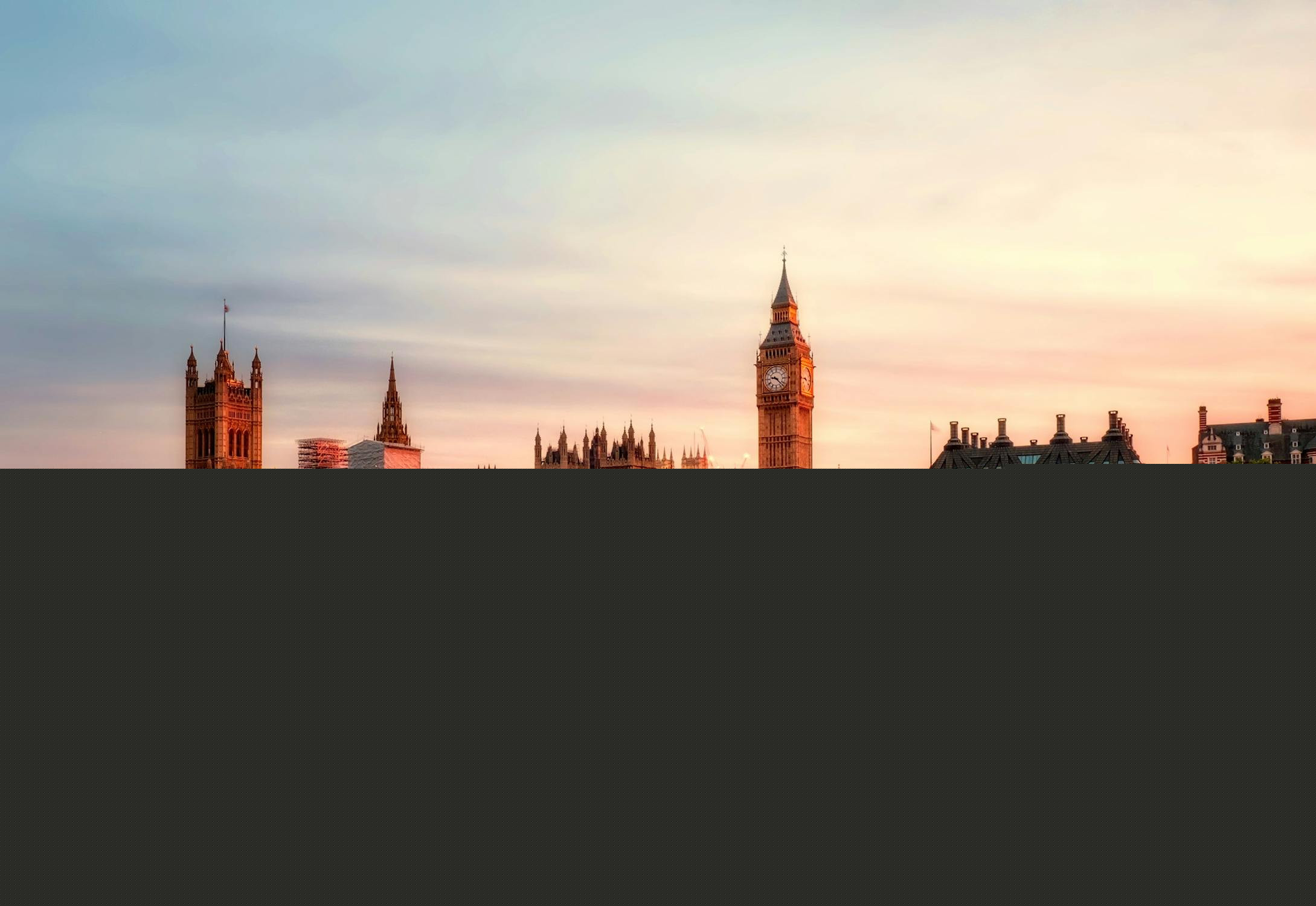 Teen traveler exploring London, enjoying the city's iconic landmarks