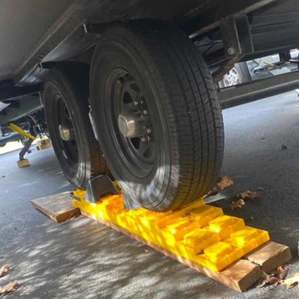 Plastic stacking leveling blocks